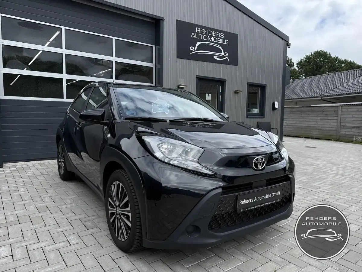 Gebraucht Toyota Aygo X X-play 72 PS (52 kW) 2022 Black mica / ink SUV