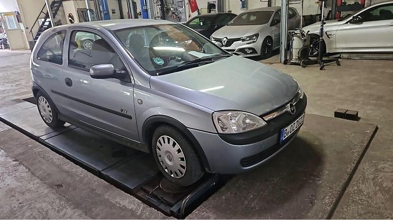 Grau Gebraucht 2003 Opel Corsa Limousine | 3.500 € (Teuer) - Bild 1/1