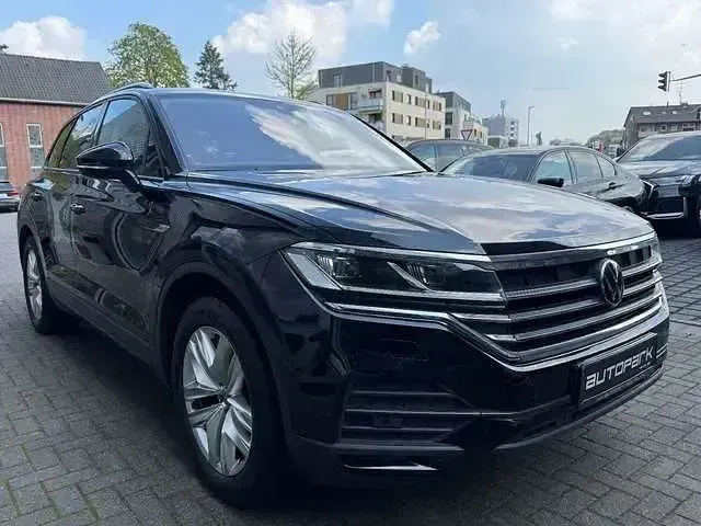 Second-hand VW Touareg Basis 231 CP (169 kW) 2021 Negru SUV