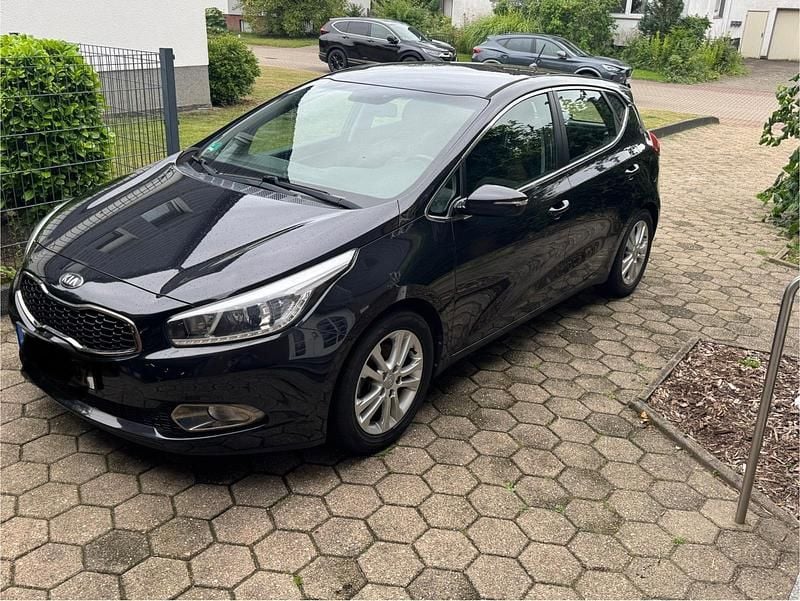 Schwarz Gebraucht 2014 Kia Ceed 2 Limousine | 7.000 € - Bild 1/4