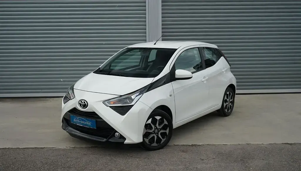 Gebraucht Toyota Aygo Connect Style 72 PS (52 kW) 2018 Weiß Kleinwagen