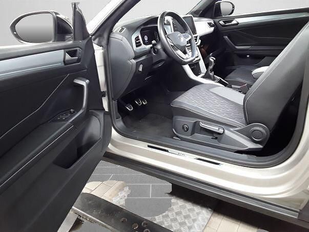 Gebraucht VW T-Roc 150 PS (110 kW) 2025 Ivory silver metallic schwarz (metallic) SUV