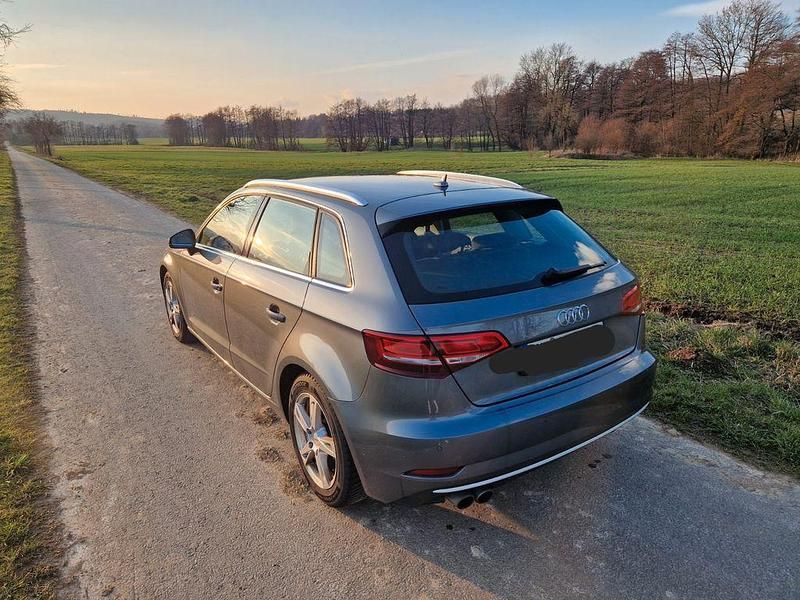 Gebraucht Audi A3 Sport 150 PS (110 kW) 2017 Grau Limousine