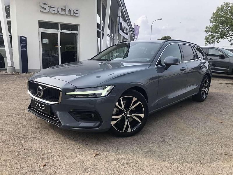 Gebraucht Volvo V60 Core 163 PS (119 kW) 2025 Thunder grey Kombi