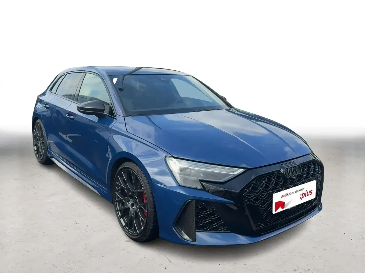 Gebraucht Audi RS3 Sportback Ambiente 400 PS (294 kW) 2025 Ascariblau metallic Kleinwagen