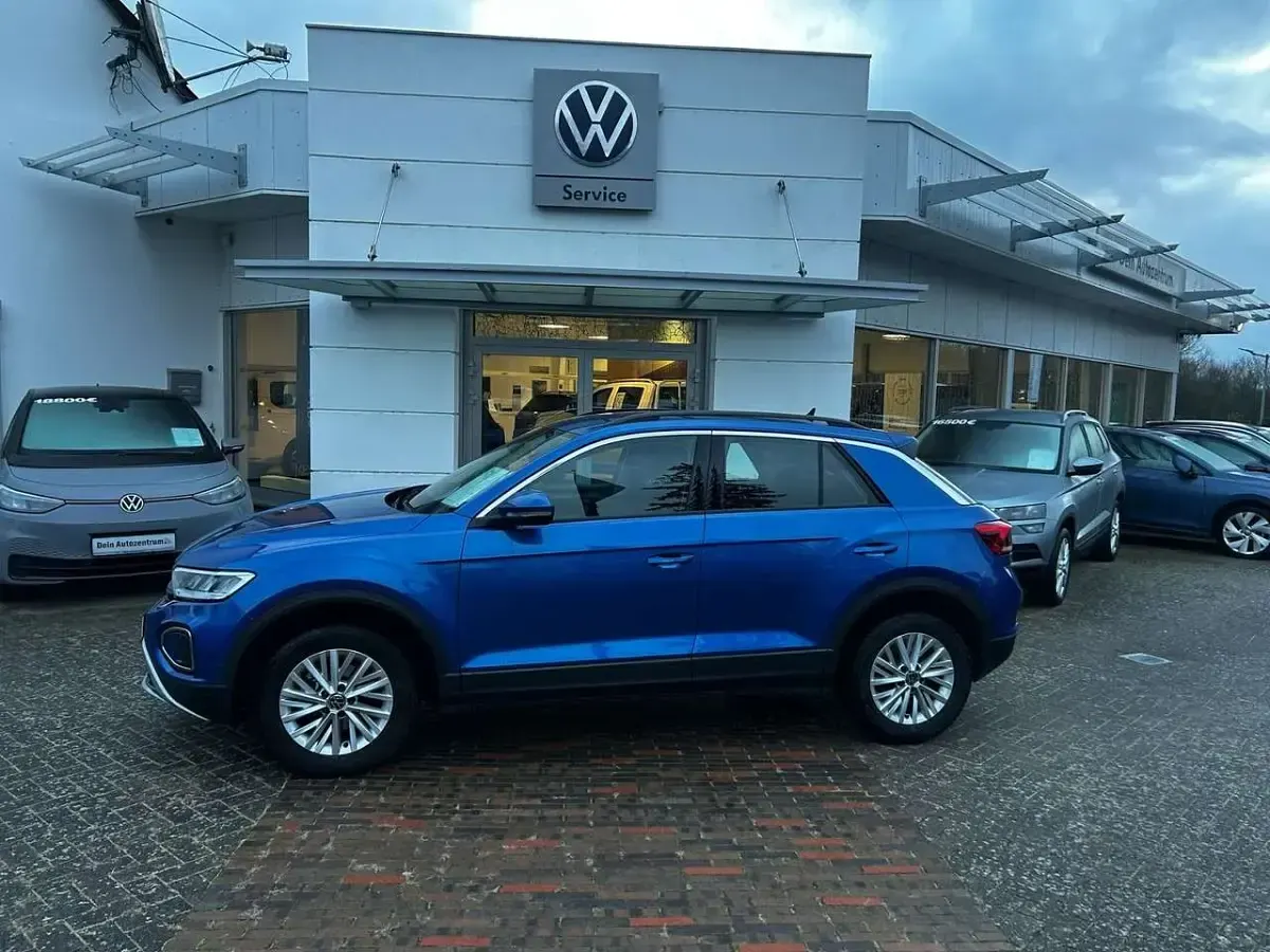 Gebraucht VW T-Roc Life 150 PS (110 kW) 2024 Blau SUV