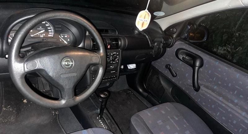 Brugt Opel Corsa 65 HK (47 kW) 1998 Blå Hatchback