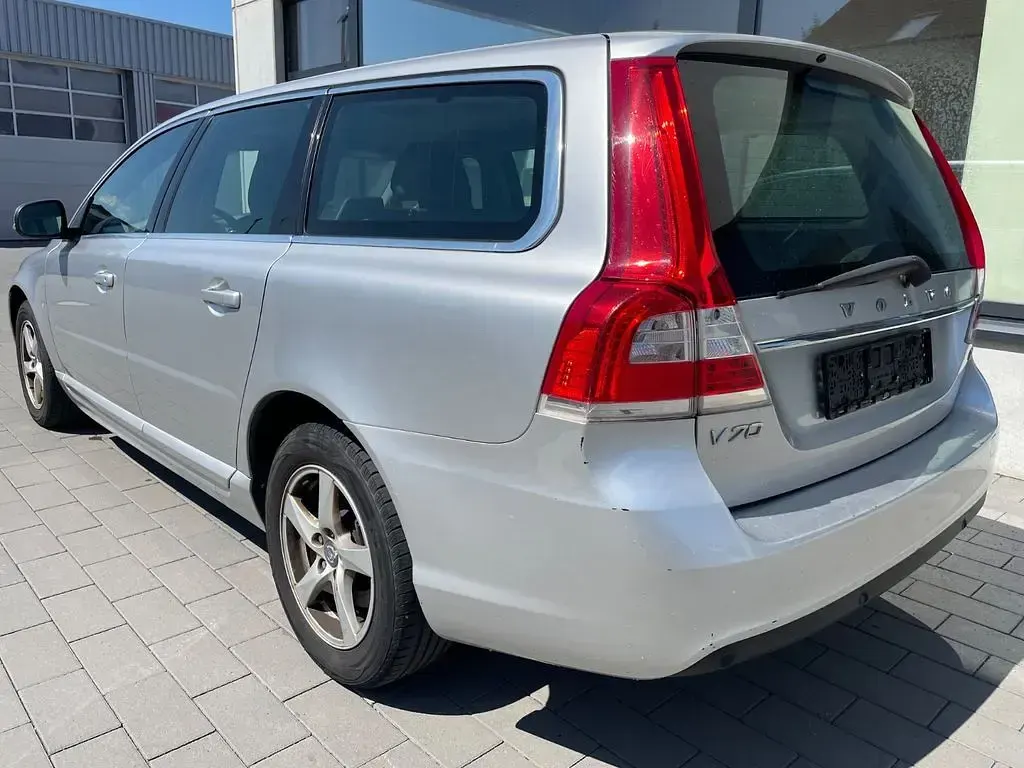 Gebraucht Volvo V70 Standard 150 PS (110 kW) 2016 Silber Kombi