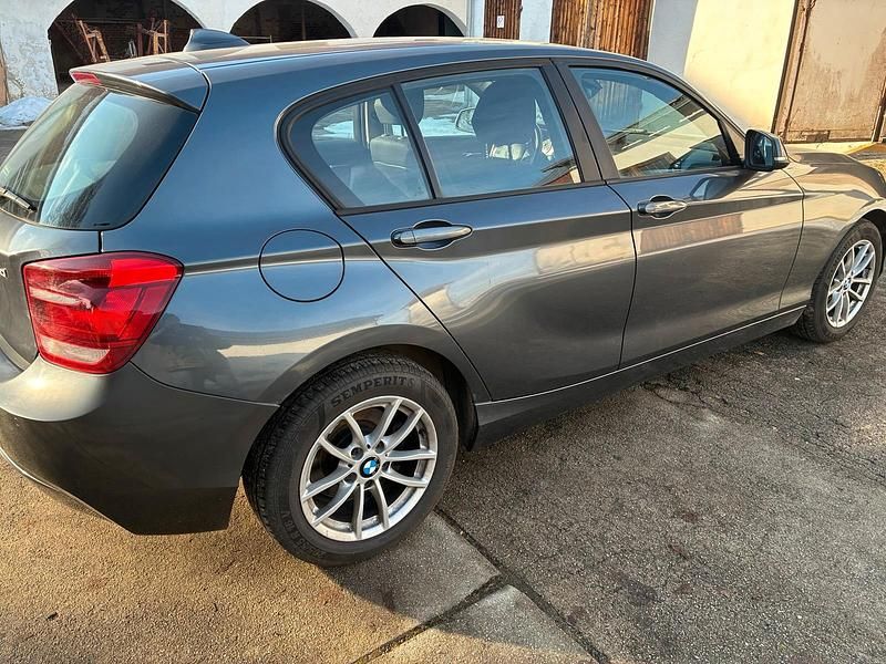 Gebraucht BMW 118 143 PS (105 kW) 2012 Grau Kleinwagen