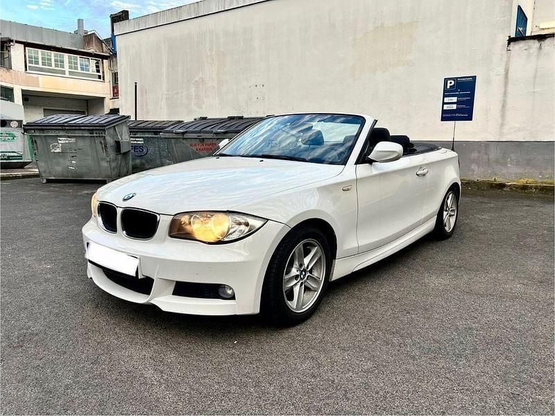 Weiß Gebraucht 2011 BMW 118 Cabriolet M Sport Cabrio | 6.900 € (Guter Preis) - Bild 1/4