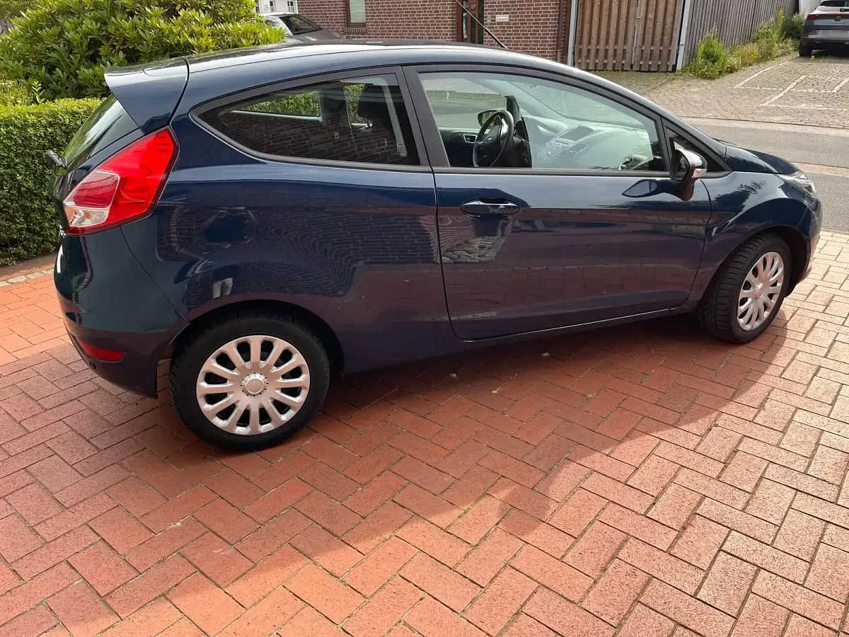 Gebraucht Ford Fiesta Trend 80 PS (58 kW) 2016 Blau Kleinwagen