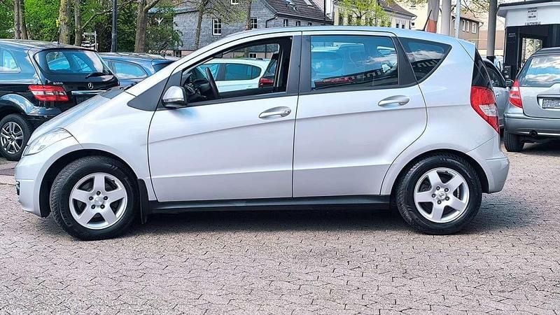 Gebraucht Mercedes A180 109 PS (80 kW) 2012 Polarsilber  metalliclack Kleinwagen