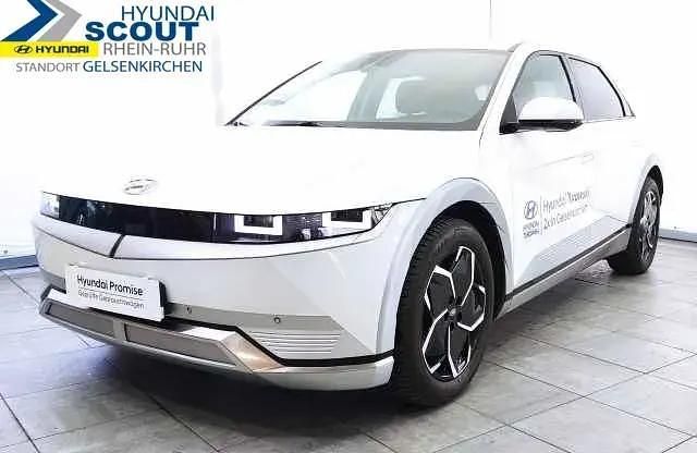Weiß (atlas white) Gebraucht 2022 Hyundai Ioniq 5 Techniq SUV | 27.840 € (Fairer Preis) - Bild 1/4