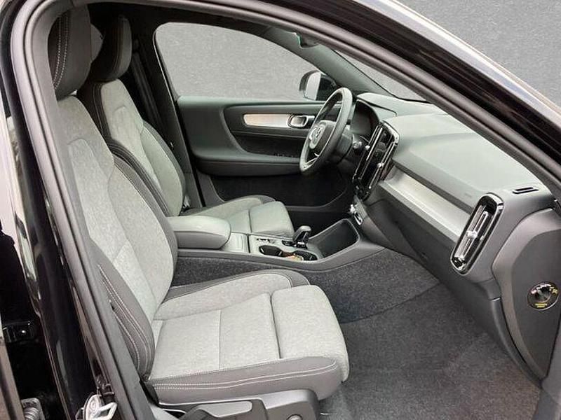 Gebraucht Volvo XC40 Core 163 PS (119 kW) 2024 Onyx schwarz SUV