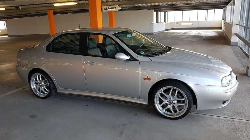 Silber Gebraucht 2000 Alfa Romeo 156 Limousine | 13.900 € - Bild 1/4