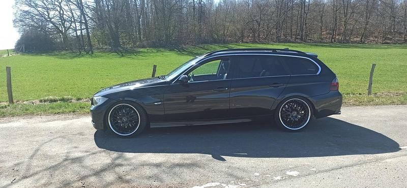 Gebraucht BMW 330 Luxury Line 258 PS (189 kW) 2006 Schwarz Kombi
