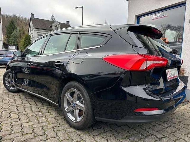 Gebraucht Ford Focus Cool & Connect 120 PS (88 kW) 2020 Agate black Kombi