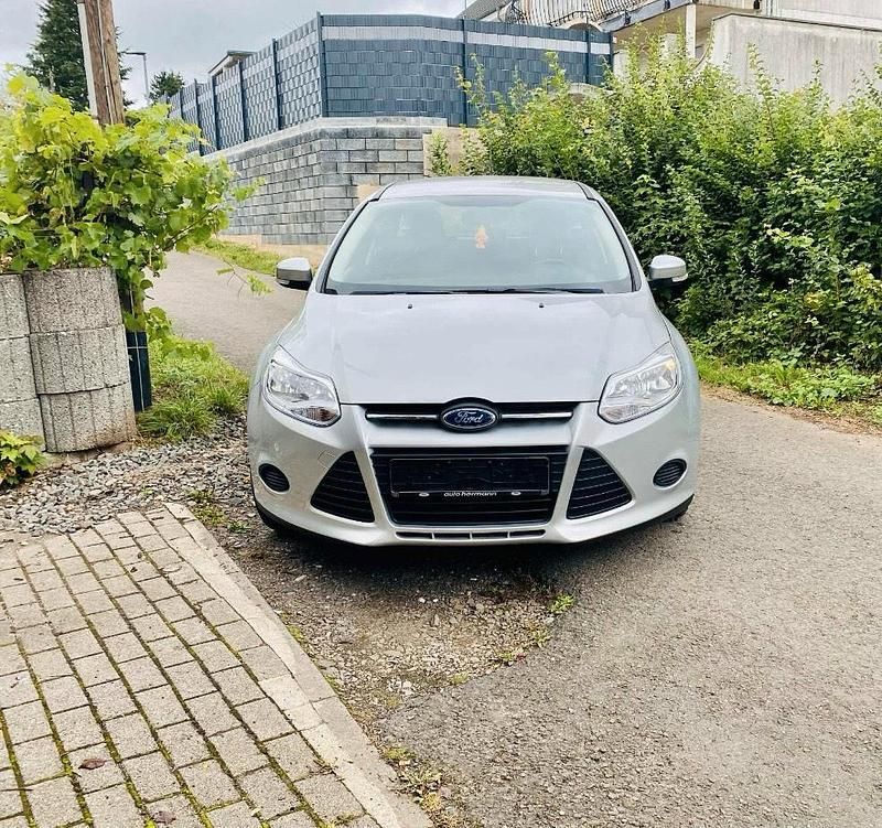 Silber Gebraucht 2014 Ford Focus Kombi | 5.200 € (Guter Preis) - Bild 1/4