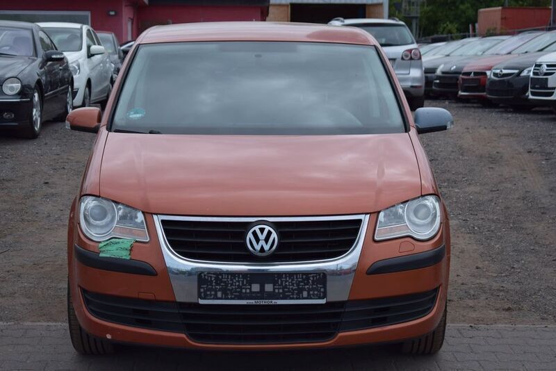 Rot Gebraucht 2007 VW Touran Conceptline Van / Kleinbus | 2.300 € (Fairer Preis) - Bild 1/4