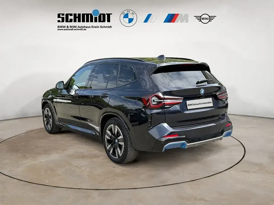Gebraucht BMW iX3 Impressive 210 kW (286 PS) 2022 M carbonschwarz SUV