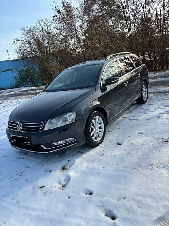 Grau Gebraucht 2013 VW Passat Comfortline Limousine | 5.900 € (Superpreis) - Bild 1/4