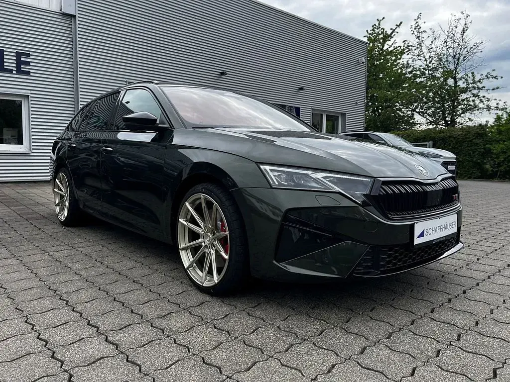 Neu Skoda Octavia RS 325 PS (239 kW) 2026 Khaki green Kombi