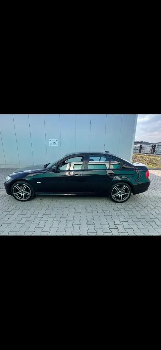 Gebraucht BMW 320 185 PS (136 kW) 2010 Schwarz Limousine