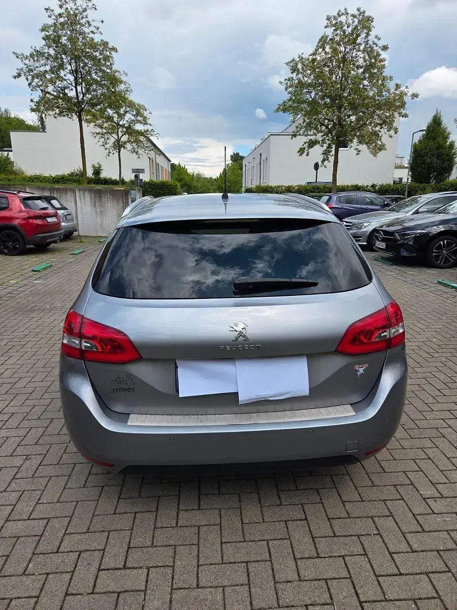 Gebraucht Peugeot 308 Allure 131 PS (96 kW) 2021 Grau Kombi