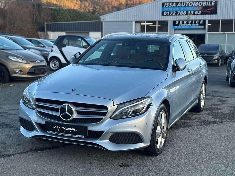 Diamantsilber metalliclack Gebraucht 2017 Mercedes C400 Kombi | 22.999 € (Fairer Preis) - Bild 1/4