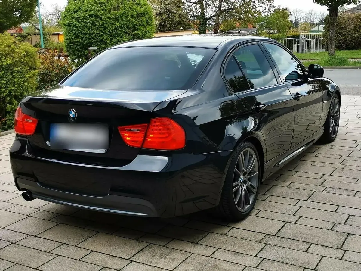 Gebraucht BMW 318 M Sport 143 PS (105 kW) 2011 Schwarz Limousine