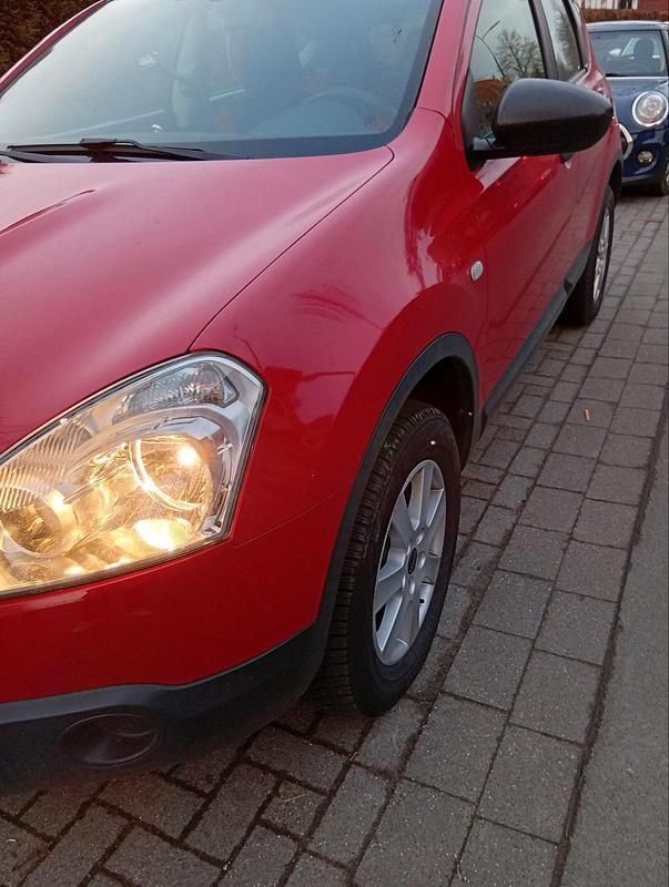 Rot Gebraucht 2009 Nissan Qashqai SUV | 5.650 € (Etwas zu teuer) - Bild 1/4