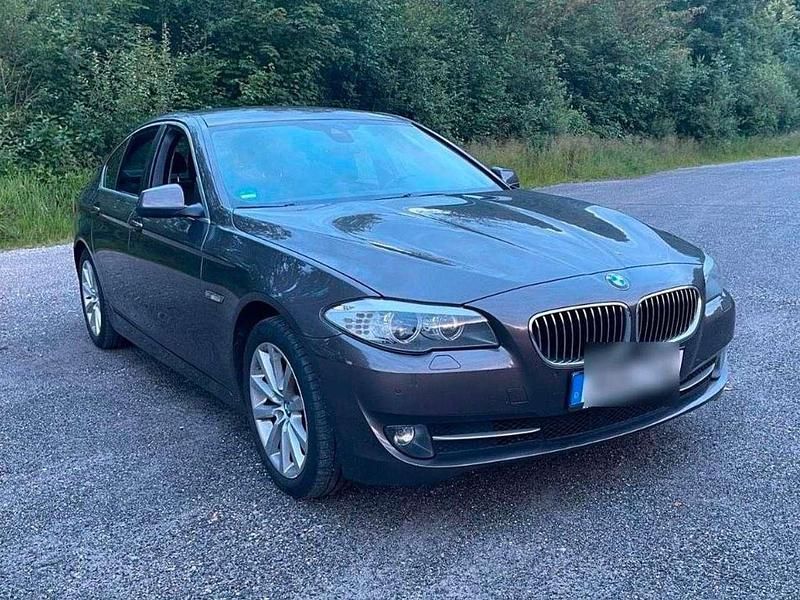 Braun Gebraucht 2013 BMW 520 Limousine | 10.000 € (Guter Preis) - Bild 1/4