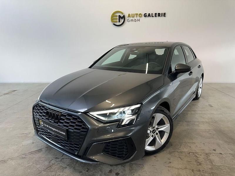 Grau Gebraucht 2022 Audi A3 Sportback S-Line Limousine | 29.490 € (Etwas zu teuer) - Bild 1/4
