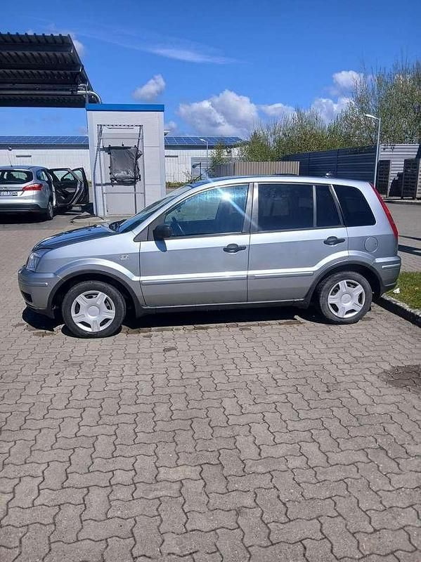 Gebraucht Ford Fiesta 97 PS (71 kW) 2004 Grau Kleinwagen