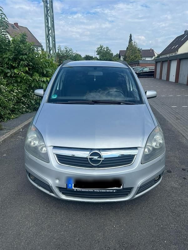 Grau Gebraucht 2007 Opel Zafira Van / Kleinbus | 1.899 € (Etwas zu teuer) - Bild 1/4