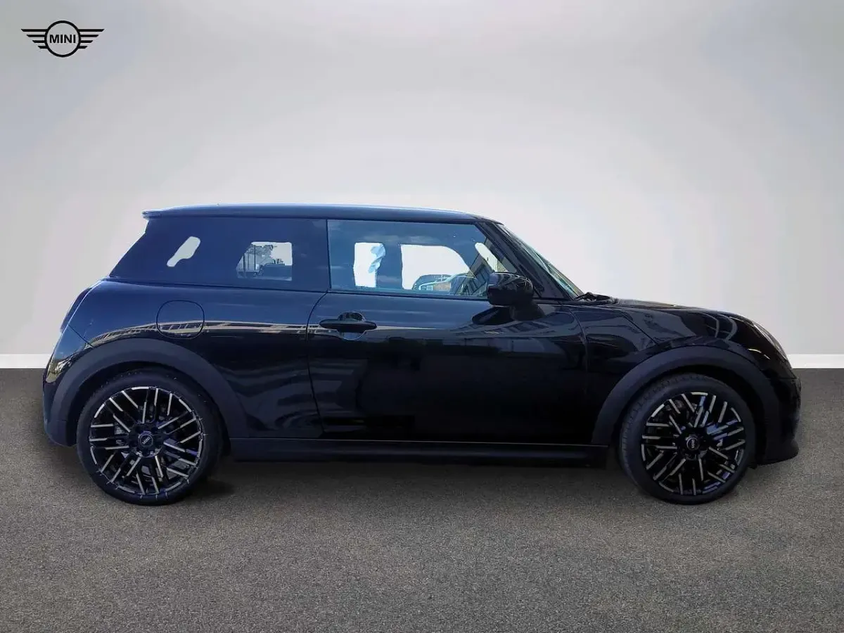 Gebraucht Mini Cooper S Favoured 204 PS (150 kW) 2025 Schwarz Kleinwagen