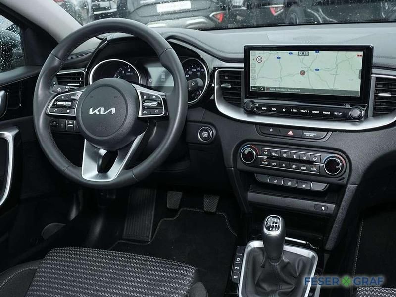 Gebraucht Kia Ceed Spirit 140 PS (102 kW) 2025 Pentametal grau Kleinwagen