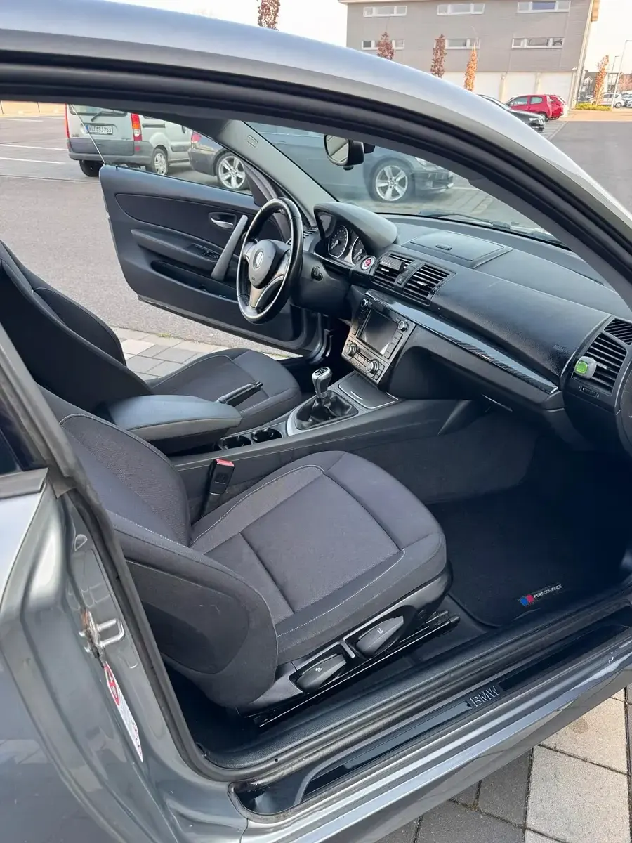 Gebraucht BMW 116 125 PS (91 kW) 2011 Grau Kleinwagen