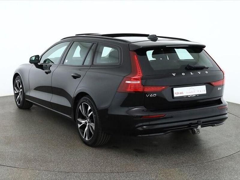 Neu Volvo V60 Plus 197 PS (144 kW) 2026 Grün Kombi