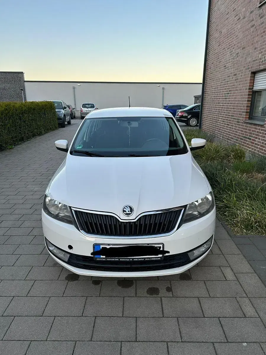 Gebraucht Skoda Rapid Ambition 105 PS (77 kW) 2014 Weiß Kleinwagen