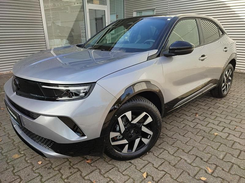 Neu Opel Mokka 131 PS (96 kW) 2025 Lack grau artense/typ aussenverkleidung metalliclackierung SUV