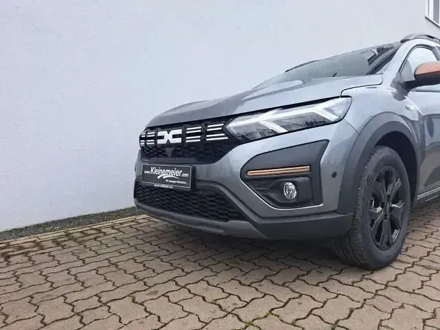 Nowe Dacia Jogger Extreme 101 KM (74 kW) 2025 Szary Minivan