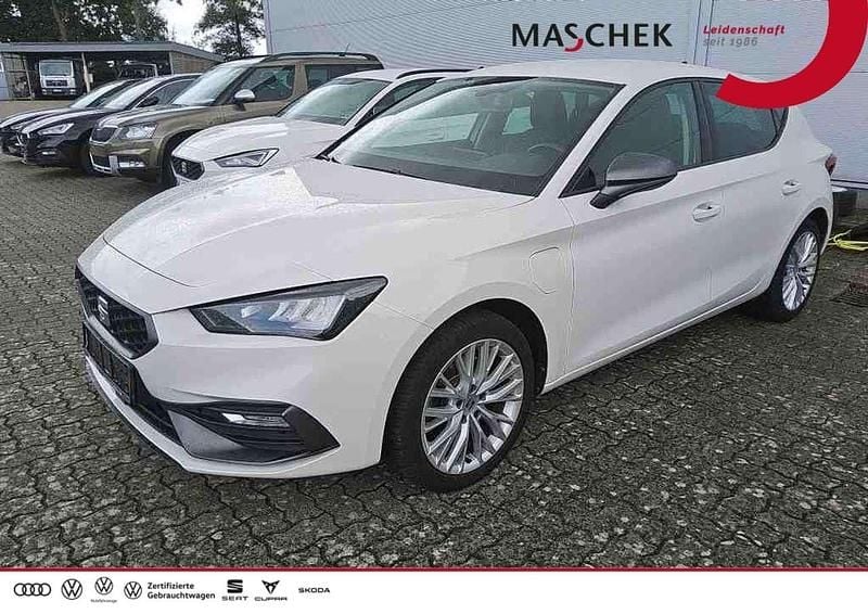 Weiß Gebraucht 2021 Seat Leon FR-Line Limousine | 17.440 € (Guter Preis) - Bild 1/4