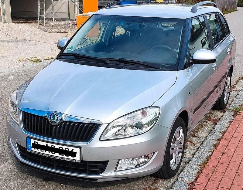Silber Gebraucht 2010 Skoda Fabia Ambiente Kombi | 3.250 € (Superpreis) - Bild 1/4