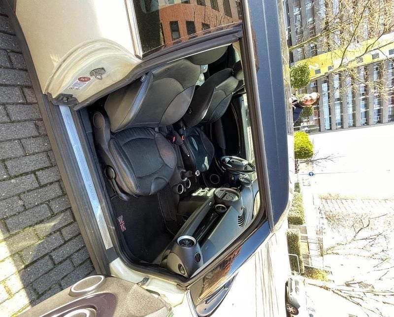 Gelb Gebraucht 2010 Mini Clubman Kombi | 3.200 € (Guter Preis) - Bild 1/4
