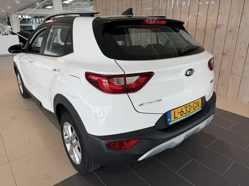Gebraucht Kia Stonic 99 PS (72 kW) 2021 Weiß SUV