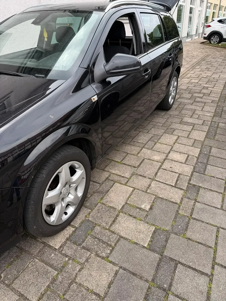 Gebraucht Opel Astra 110 PS (80 kW) 2009 Schwarz Limousine