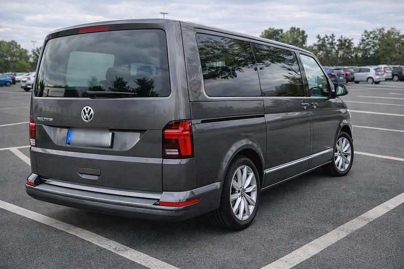 Gebraucht VW Multivan 200 PS (147 kW) 2022 Grau Van