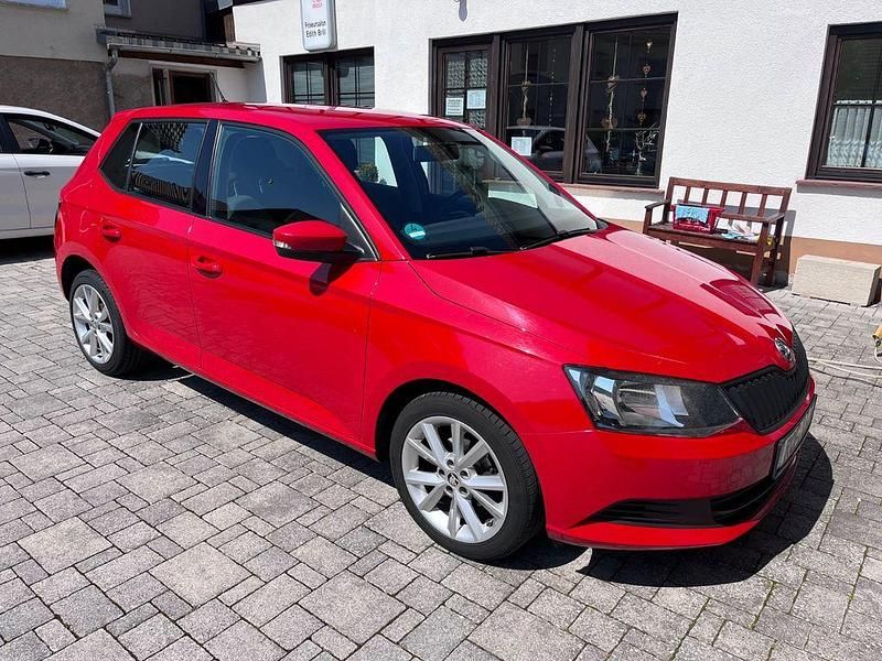 Rot Gebraucht 2016 Skoda Fabia Cool Edition Limousine | 4.700 € (Superpreis) - Bild 1/4