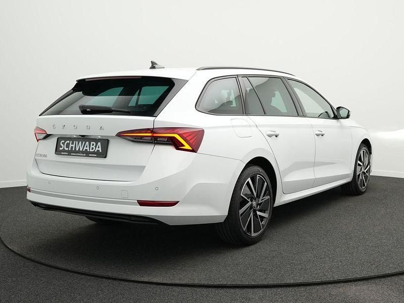 Gebraucht Skoda Octavia Clever 150 PS (110 kW) 2023 Moonweiss metallic Kombi